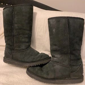 Black Ugg boots. with marked price I’ll only receive $4, will not be lowered